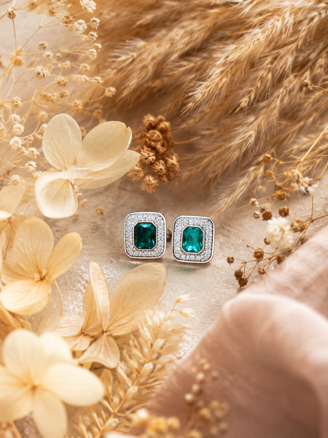 Emerald Luxe Halo Stud Earrings - Plakito